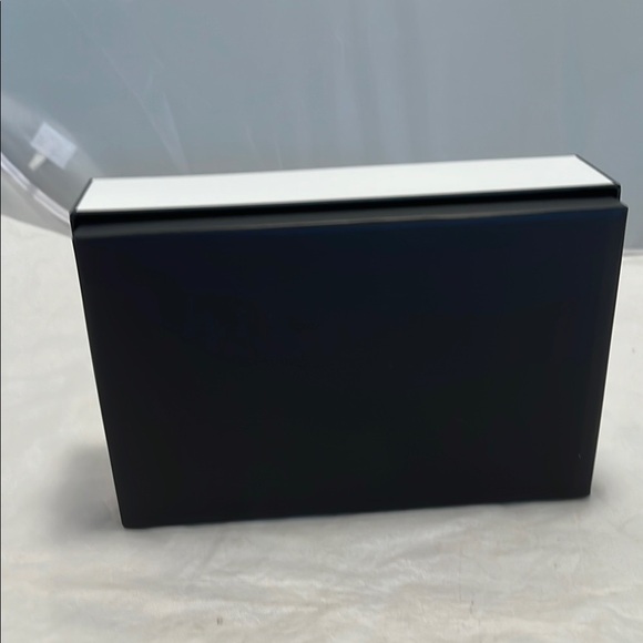 CHANEL Classic White Gift Box - Picture 6 of 11